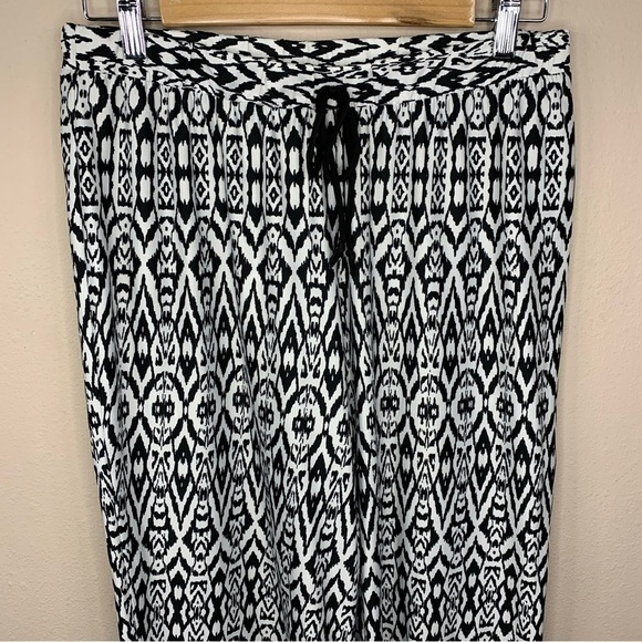 Apt 9 Black White Green Cropped Capri Pants Stretch Medium Pull On Elastic Waist - Picture 3 of 10